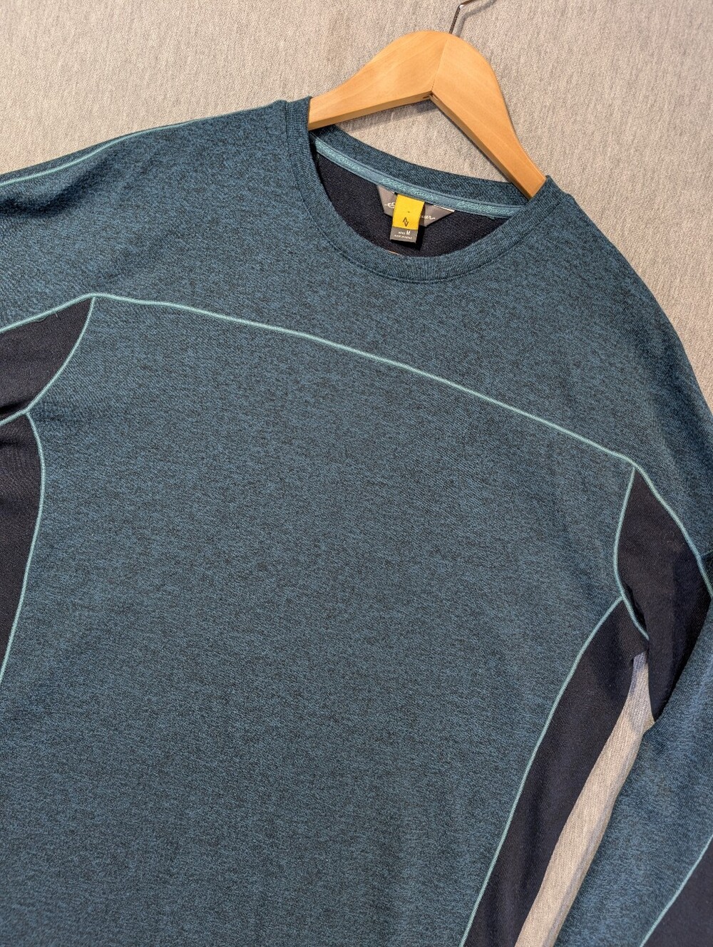 Eddie Bauer Travex Long Sleeve PulloverMen's Medium Green Blue T-Shirt
